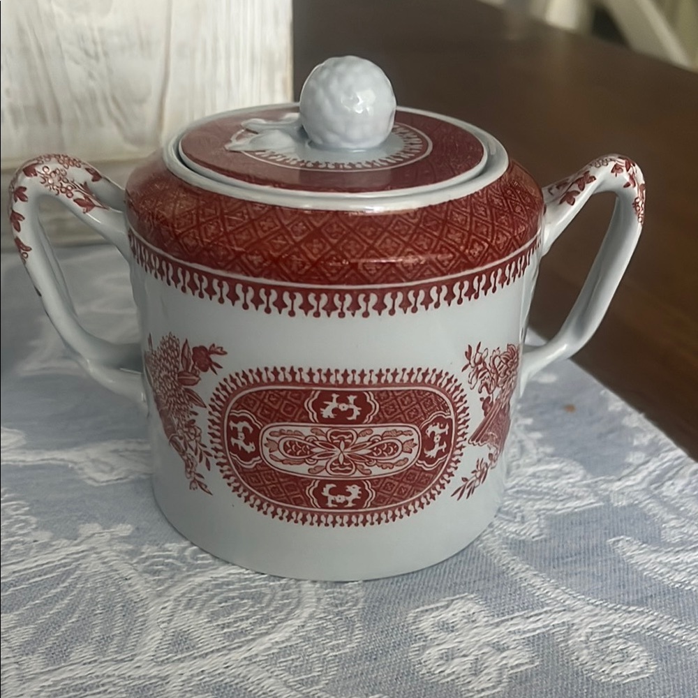 Spode Fitzhugh Red and White Ceramic Piece